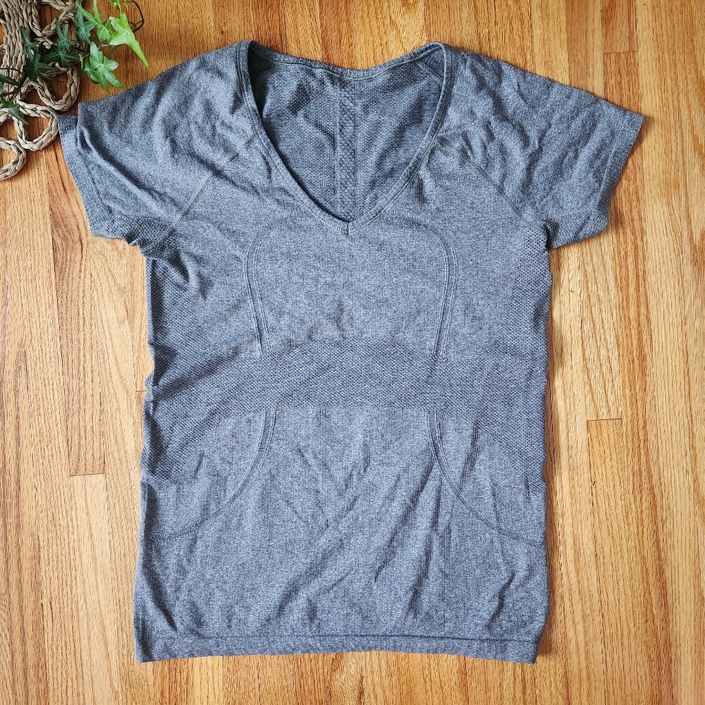 Lululemon Swiftly Tech Short Sleeve Charcoal Grey Size 10 V Neck